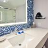 Отель Holiday Inn Express Hotel & Suites Va Beach Oceanfront, an IHG Hotel, фото 10