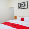 Отель RedDoorz near Rita Supermall Purwokerto 2, фото 6