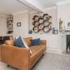 Отель 2 Bedroom Home in Kentish Town, фото 9