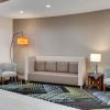Отель Holiday Inn Express & Suites San Antonio NW near SeaWorld, фото 2