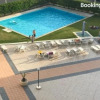 Отель Private bedroom, pool and 5 min walk to the beach, фото 2