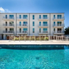 Отель Brand New Poolside 1 Bedroom Condo, фото 18