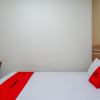 Отель RedDoorz near Living Plaza Purwokerto, фото 2