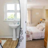 Отель Charming 1-bed Cottage Located in Ironbridge, фото 2