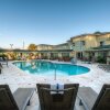 Отель Town & Country Inn and Suites, фото 9