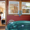Отель Waterfront 2 bedroom Cottage with Hot Tub!, фото 9
