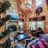 Отель Peaceful 4bed/3.5bath Luxury Cabin, Hot tub!, фото 2