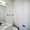 Отель Spacious & Modern Townhome 6 Mi to Duke!, фото 9