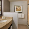 Отель Courtyard by Marriott Kingston Highway 401/Division Street, фото 9