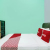 Отель OYO 92521 Guest House Inayah Syariah, фото 14