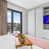 Отель NEW Modern 2BR 2BA Condo w Gym Pool BBQ Parking, фото 5