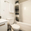 Отель Life Suites Soho 2 Bed - 2 Bath CN Tower View, фото 9
