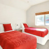 Отель Lakefront Living - 4 Bedrm Apartmt Alpine Village, фото 14