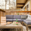 Отель Chestnut by Avantstay Mountain Cabin w/ Treetop Views, Hot Tub & Game Room!, фото 9