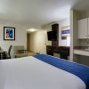 Отель Holiday Inn Express Hotel & Suites Meadowlands Area, an IHG Hotel, фото 7