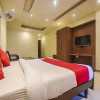 Отель OYO 7905 Holiday Inn, фото 4