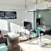 Отель Brand New Cozy Downtown Toronto Suite, фото 5