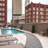 Отель La Quinta Inn & Suites by Wyndham New Orleans Downtown в Новом Орлеане