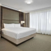 Отель Delta Hotels by Marriott Edmonton Centre Suites, фото 5