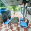 Отель Cheerful 2 bed room flat with parking near forest., фото 10