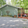 Отель Quaint Smoky Mountain Cabin - 4 Mi to Gatlinburg!, фото 18