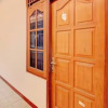 Отель SPOT ON 92434 Puri Kasih Guest House Syariah, фото 1