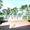 Отель Yeosu Sea Side Pines Pension, фото 9