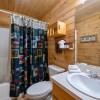 Отель Hidden Haven-peaceful Inviting pet Friendly Cabin, фото 6