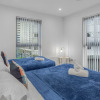 Отель Comfyluxe 2bed 2bath,central,sleeps7,arcademachine, фото 5