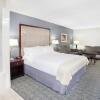 Отель Holiday Inn & Suites Chicago-Carol Stream (Wheaton), фото 4