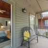 Отель Downtown Getaway - Unit A, фото 3