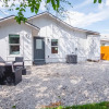 Отель Charming 3BR 1BA Close to Vibrant Downtown, фото 17