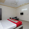 Отель OYO 11005 Hotel Shanti Palace, фото 5