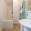 Отель Spacious House - 2 Double Rooms - Street Parking - Garden, фото 8