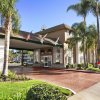 Отель Ramada by Wyndham Costa Mesa/Newport Beach в Косте Мезе