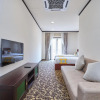 Отель OYO Home 44077 The Platinum Hotel & Suites- King, фото 6