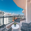 Отель Breakfast Included at Regatta Living 802, фото 20