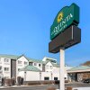Отель La Quinta Inn & Suites by Wyndham Logan в Логане