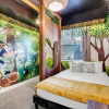 Отель NEW Magically Themed Condo w/ Pool View!, фото 8
