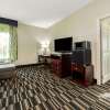 Отель La Quinta Inn & Suites by Wyndham Bridge City, фото 4