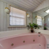 Отель Smoky Mountain Dreams, 3 Bedrooms, Pool Access, Hot Tub, WiFi, Sleeps 7, фото 9