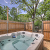 Отель The Grove E With Hot Tub & King Bed - 2 Blks to Main, фото 11