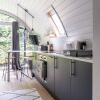 Отель Glamping Pod Two - Holly Tree Barns, фото 15