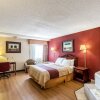 Отель Red Roof Inn & Suites Terre Haute, фото 43