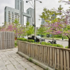 Отель Modern 2 Storey by CN Tower, фото 1