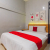 Отель RedDoorz @ Manukan Surabaya, фото 22
