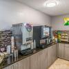 Отель Quality Inn I-10 East near Frost Bank Center, фото 13