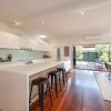 Отель Renovated 3 Bedroom Family Home in Richmond With Parking, фото 5