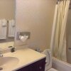 Отель Regency Inn & Suites West Springfield, фото 11