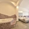 Отель Queen Boutique Suites, фото 11